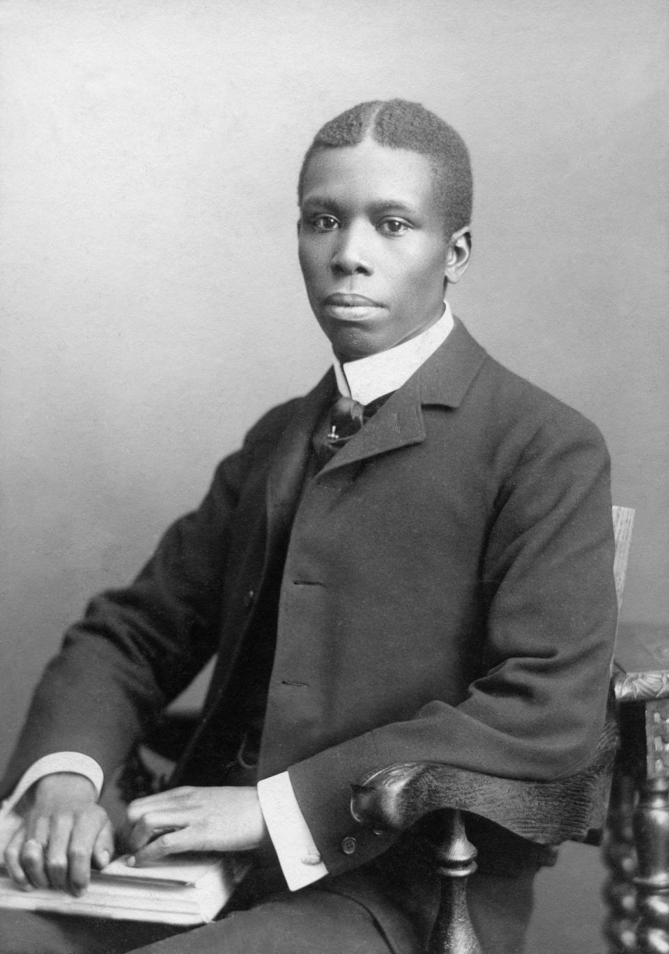 Paul Laurence Dunbar in 1901. <a href="https://www.gettyimages.com/detail/news-photo/dunbar-paul-laurence-poet-usa-27-06-1872-published-by-news-photo/541080427?phrase=Paul%20Laurence%20Dunbar&adppopup=true" rel="nofollow noopener" target="_blank" data-ylk="slk:ullstein bild/Getty Images;elm:context_link;itc:0;sec:content-canvas" class="link ">ullstein bild/Getty Images</a>