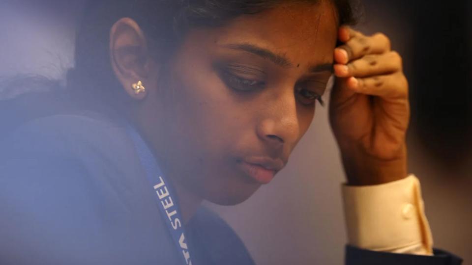 Vaishali Rameshbabu, fotografiada aquí en un torneo en los Países Bajos en enero, se convirtió en gran maestra de ajedrez el viernes 1 de diciembre. (Crédito: Dean Mouhtaropoulos/Getty Images)