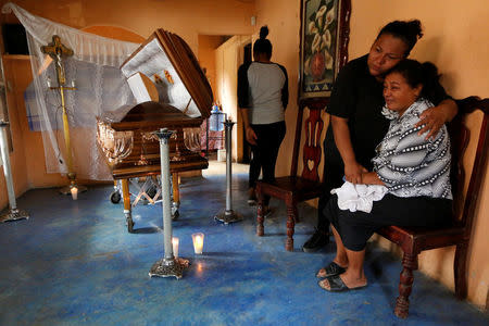 Relatives of reporter Candido Rios, gunned down by unknown assailants, mourn during his wake at his home in Hueyapan de Ocampo, in Veracruz state, Mexico, August 23, 2017. REUTERS/Victor Yanez