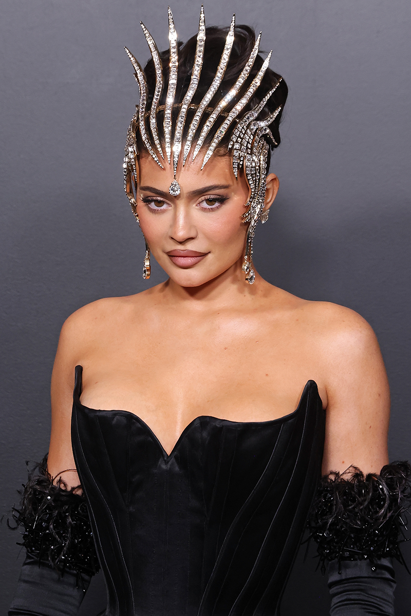 kylie jenner mugler headpiece