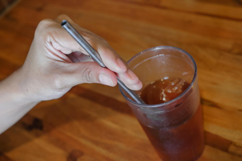 餐間飲料可以搭配無糖綠茶，低熱量少負擔！（Getty Image）