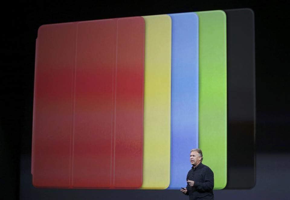 Philip W. Schiller, Senior Vice President of worldwide marketing at Apple Inc, introduces the new iPad cover colors during an Apple event in San Francisco, California October 22, 2013. REUTERS/Robert Galbraith (UNITED STATES - Tags: BUSINESS TELECOMS SCIENCE TECHNOLOGY)