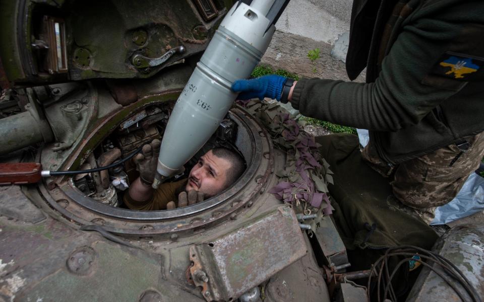 Ukrainian soldiers load shells into a tank in Chasiv Yar, the site of heavy battles with the Russian forces in the Donetsk region, Ukraine, Tuesday, May 9, 2023 - Iryna Rybakova/via AP