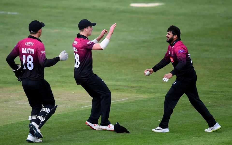 Azhar Ali of Somerset celebrates taking the catch of Miles Hammond with Tom Abell of Somerset and Tom Banton of Somerset during the Royal London One Day Cup match between Gloucestershire and Somerset at The County Ground on April 28, 2019 in Bristol, England. - GETTY IMAGES
