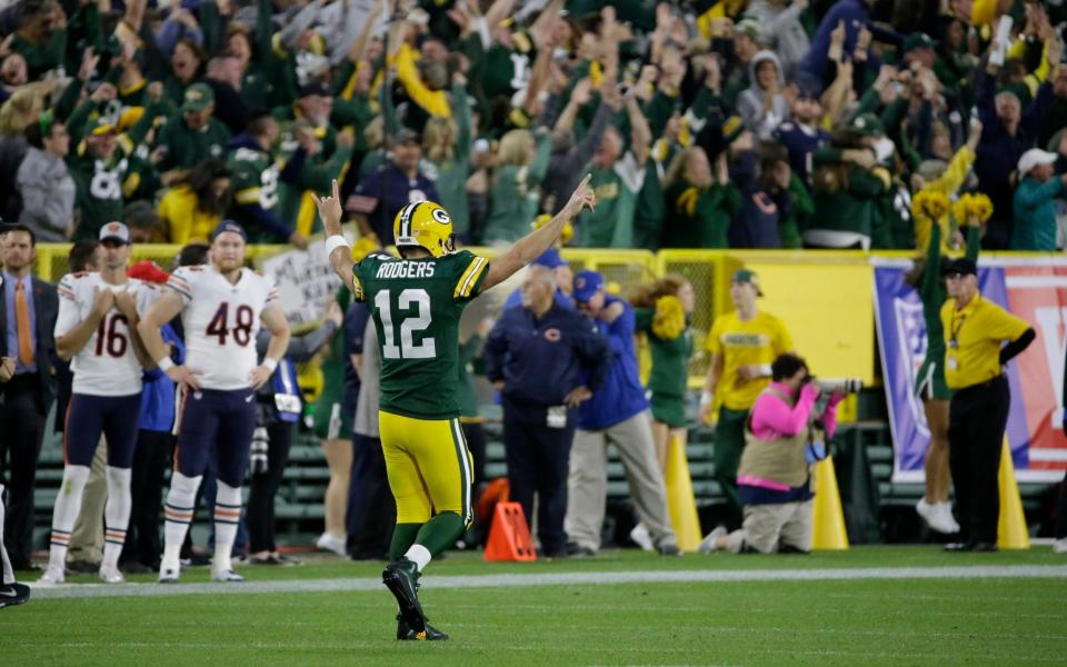 Green Bay Packers' Aaron Rodgers reacts after throwing a 75-yard touchdown pass to Randall Cobb - FR155603 AP