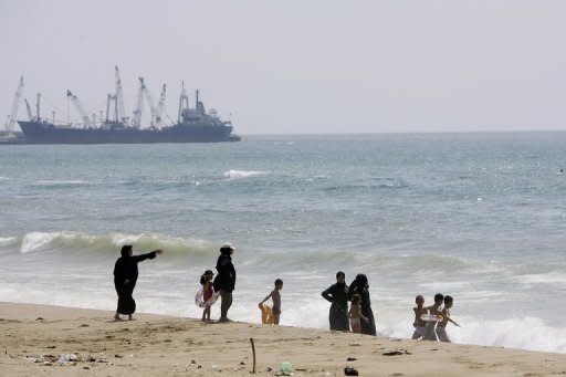 Lebanese families at the seaside in the southern city of Sidon on Wednesday. American businesses are urging the United States to ratify the UN Law of the Sea Treaty, saying it is needed to boost crucial domestic energy production and end China's near-monopoly on rare earths