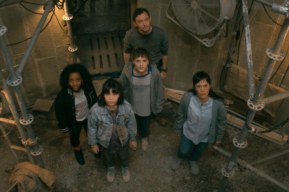 Paper Girls Season 1, Episode 1 Riley Lai Nelet as Erin Tieng, Camryn Jones as Tiffany Quilkin, Fina Strazza as KJ Brandman, Ali Wong as Adult Erin, Nate Corddry as Larry