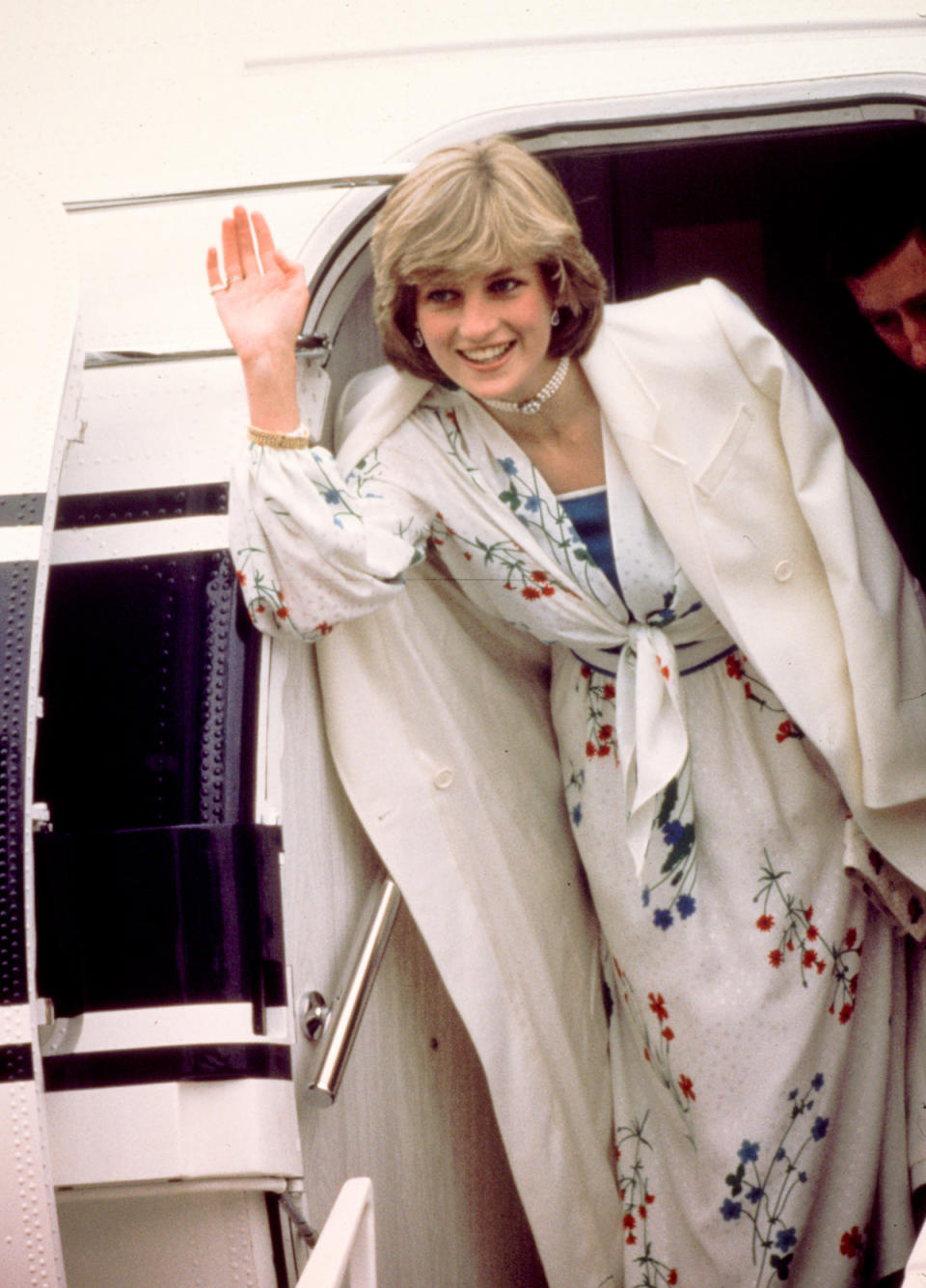 <p>And here’s Diana draping a structured coat over a floral Donald Campbell dress on her honeymoon in August 1981. (Photo: Kypros/Getty Images) </p>