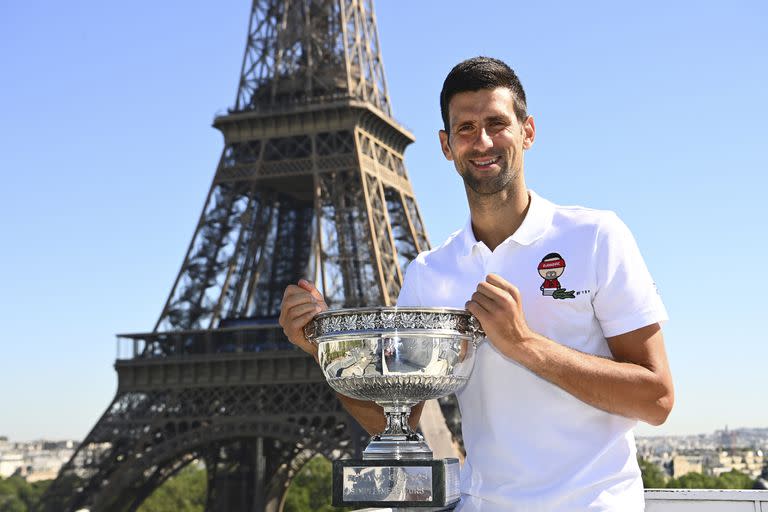 Novak Djokovic y la Copa de los Mosqueteros se reencontraron en 2021; ahora no está claro si el serbio podrá volver a disputarla este año.