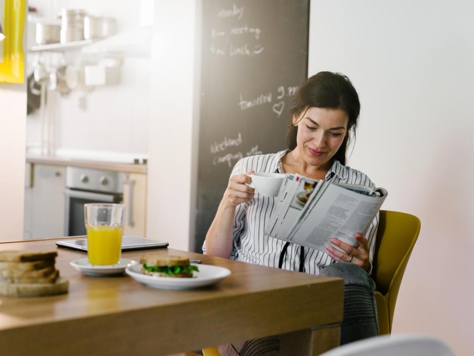 Eine Routine am Morgen sorgt für Energie und Motivation. (Bild: Dejan Dundjerski / Shutterstock.com)