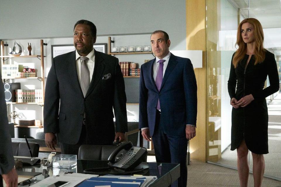 Wendell Pierce as Robert Zane, Rick Hoffman as Louis Litt, Sarah Rafferty as Donna Paulsen, Suits, Season 8