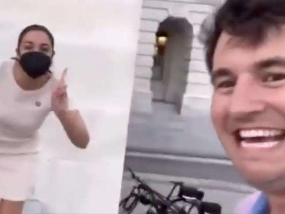 A video shared by Alex Stein on social media of his encounter with AOC (Alex Stein / Twitter)