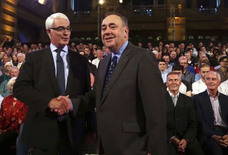 Better Together leader Alistair Darling (L) and First Minister of Scotland Alex Salmond shakes hands at the second television debate over Scottish independence at Kelvingrove Art Gallery and Museum in Glasgow August 25, 2014. REUTERS/David Cheskin/Pool