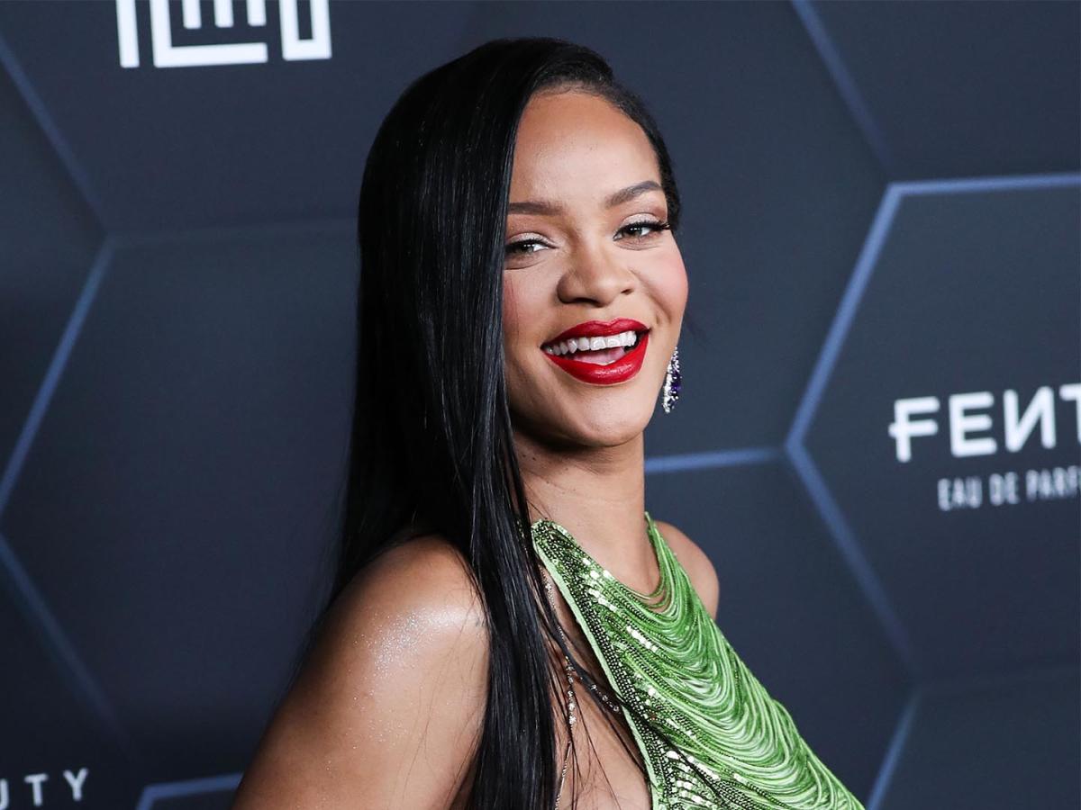 An Ode to Rihanna's Linea Nigra and Embracing a Proud Pregnancy