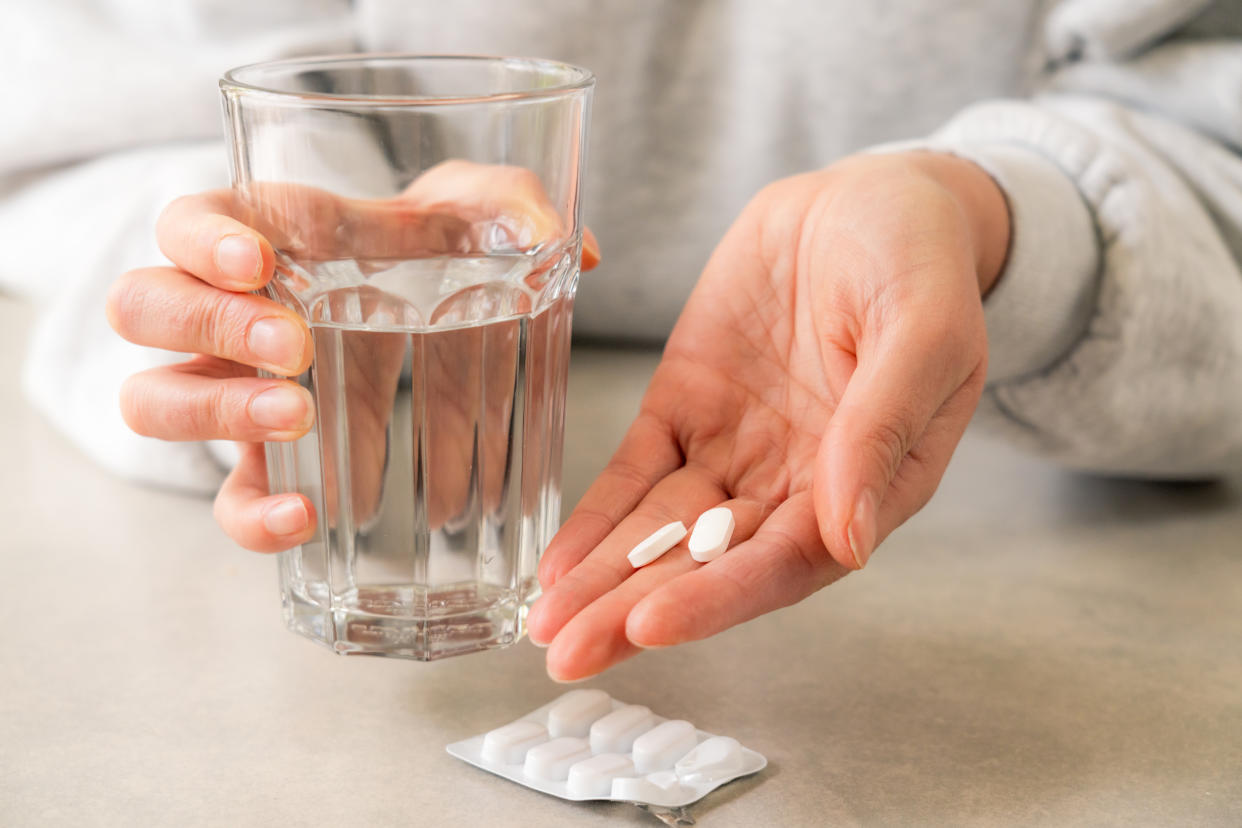 Bei Schmerzen oder Fieber greifen viele zu Ibuprofen oder Paracetamol - aber welches sollte man in welchem Fall nehmen? (Symbolbild: Getty Images)