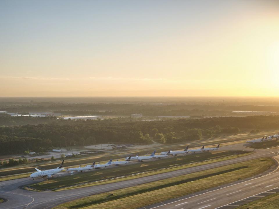 Grounded airliners COVID-19