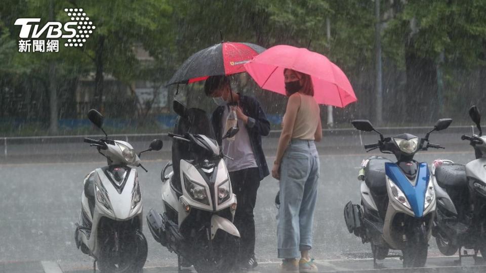 明天開始北台灣轉為有短暫陣雨或雷雨的天氣。（圖／中央社） 