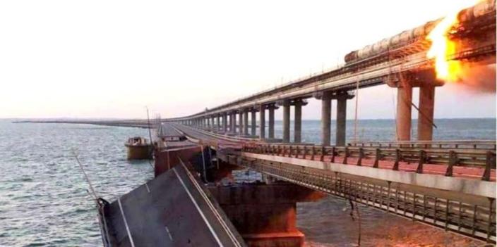 پس از آزادسازی کریمه اشغالی توسط اوکراین، پل عبوری از تنگه کرچ تخریب خواهد شد.
