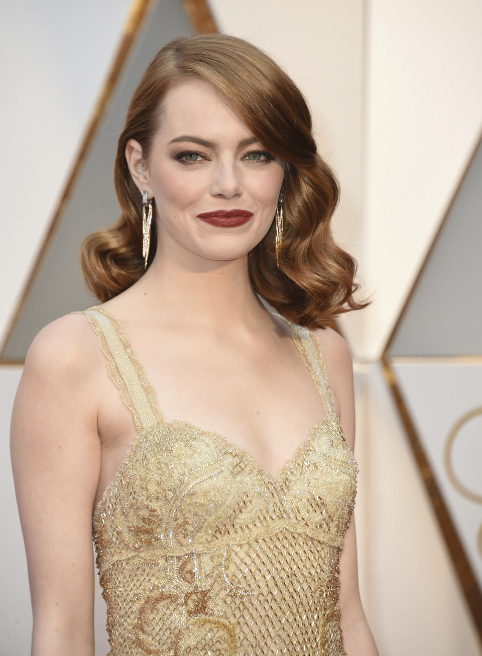 Emma Stone llega a los Oscar el domingo 26 de febrero de 2017 en el Teatro Dolby en Los Angeles. (Foto Jordan Strauss/Invision/AP)