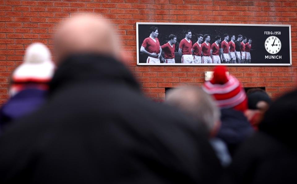 Manchester United fans gather for the Munich disaster memorial service outside Old Trafford - Getty Images/Alex Livesey 