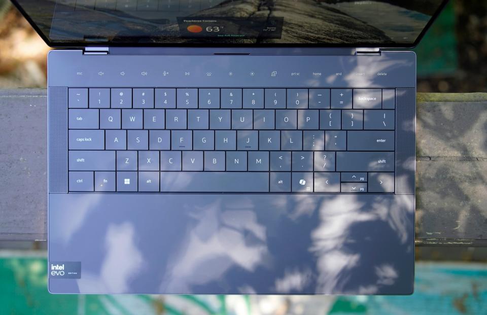 <p>Dell XPS 14 keyboard view</p>
