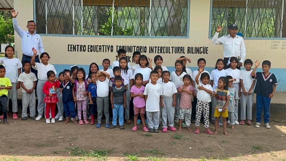 Niños quichuas de Pilse, Alta Amazonía.