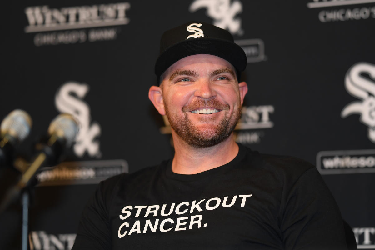 Chicago White Sox relief pitcher Liam Hendriks (31) and Billy