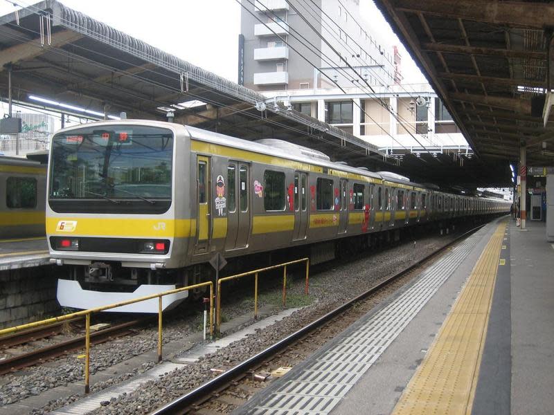 日本一名JR駕駛因恍神誤駛貨車鐵軌，連帶影響約1.5萬名乘客。（示意圖，翻攝自Wikipedia commons）