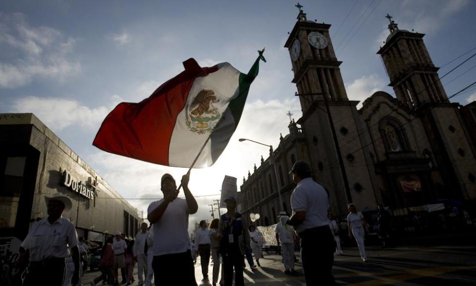 The bill was approved as Mexico readies for July presidential elections. The PRI, badly hit by corruption allegations, elected a non-member as candidate, José Antonio Meade.