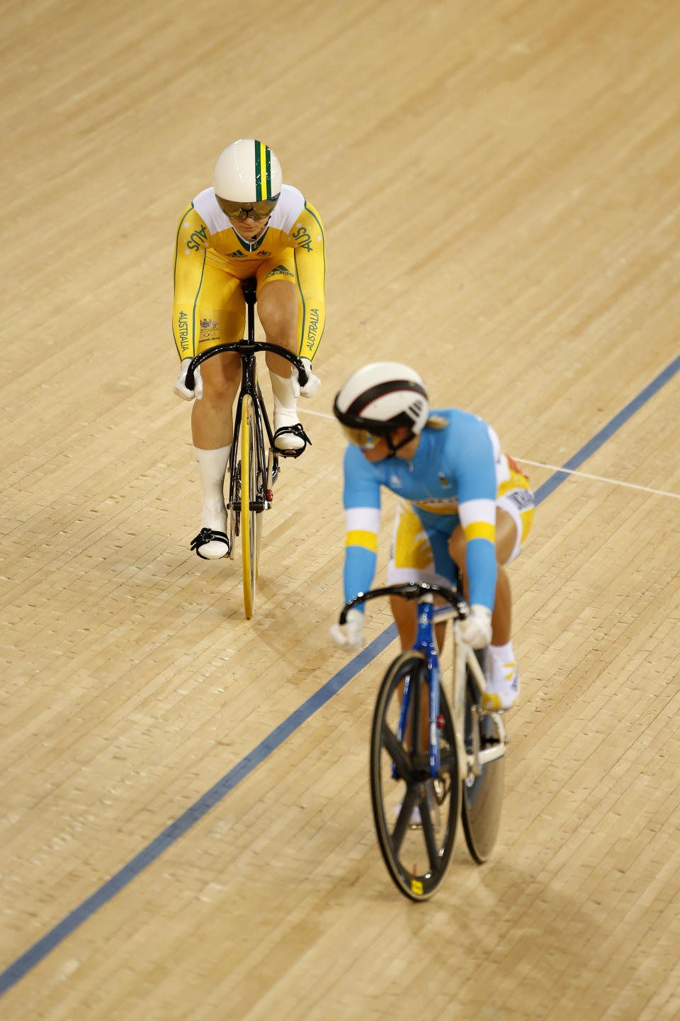 LONDON, ENGLAND - AUGUST 06: Anna Meares (L) of Australia competes against Lyubov Shulika of the Ukraine during the Women's Sprint Track Cycling Quarter Finals on Day 10 of the London 2012 Olympic Games at Velodrome on August 6, 2012 in London, England. (Photo by Jamie Squire/Getty Images)