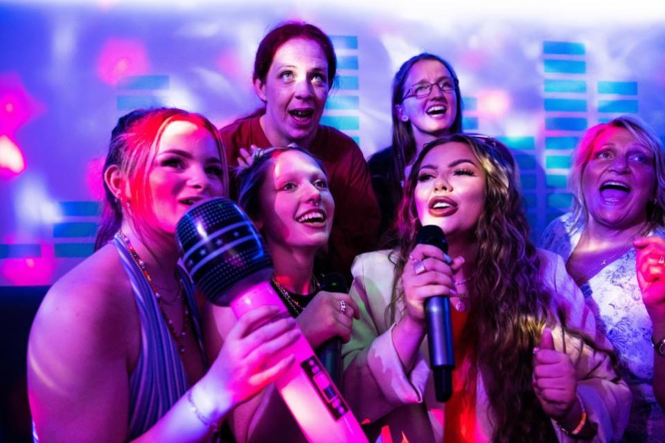 Gazette: Singing - Tenpin ha presentado dos nuevas salas de karaoke de alta tecnología