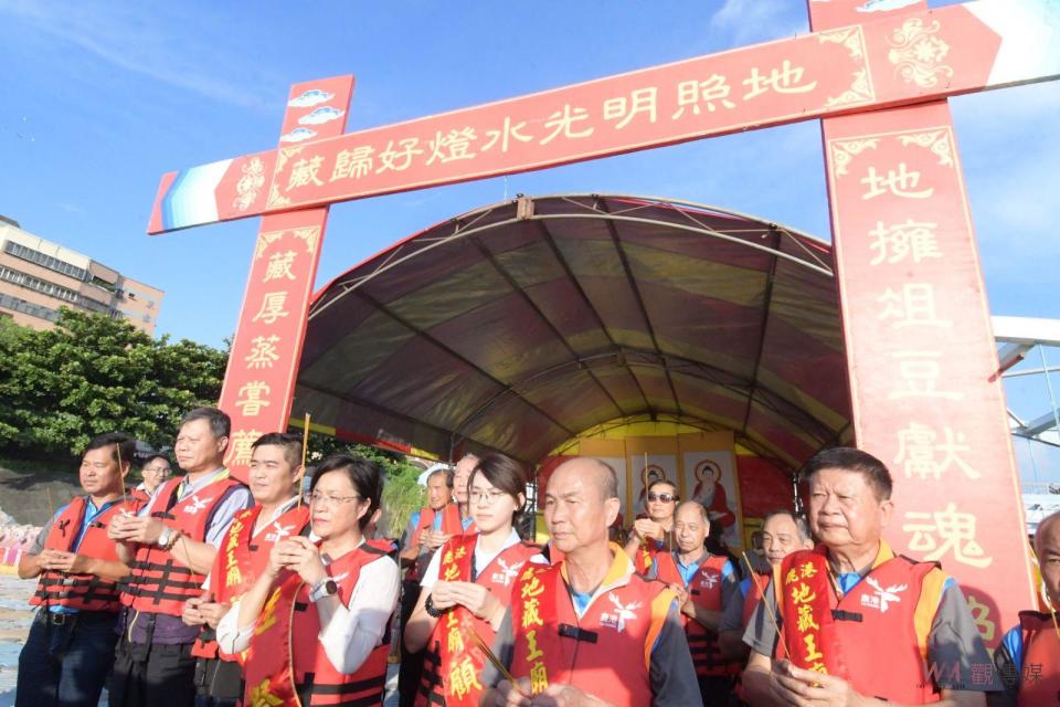 ▲鹿港地藏王廟舉辦為期三天的「2023祈安拔薦三天大法會 祭水靈儀式、放水燈，照引水中孤魂水靈能上岸，找到可以宴請祂們的地方，享用祭品並接受超渡。（圖／記者陳雅芳攝，2023.08.28）