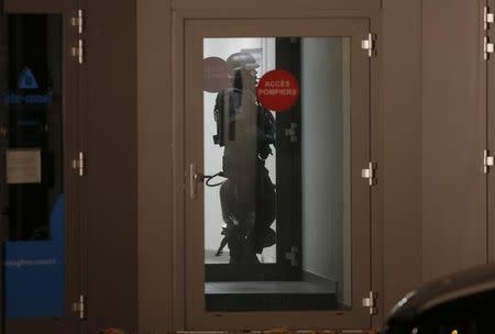 French police conduct a door-to-door search operation in the Neudorf neighborhood in Strasbourg, France, November 16, 2015. REUTERS/Vincent Kessler