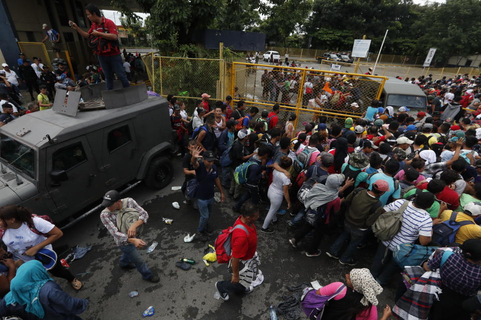 FOTOS | Así rompieron los migrantes el cerco fronterizo para entrar a México