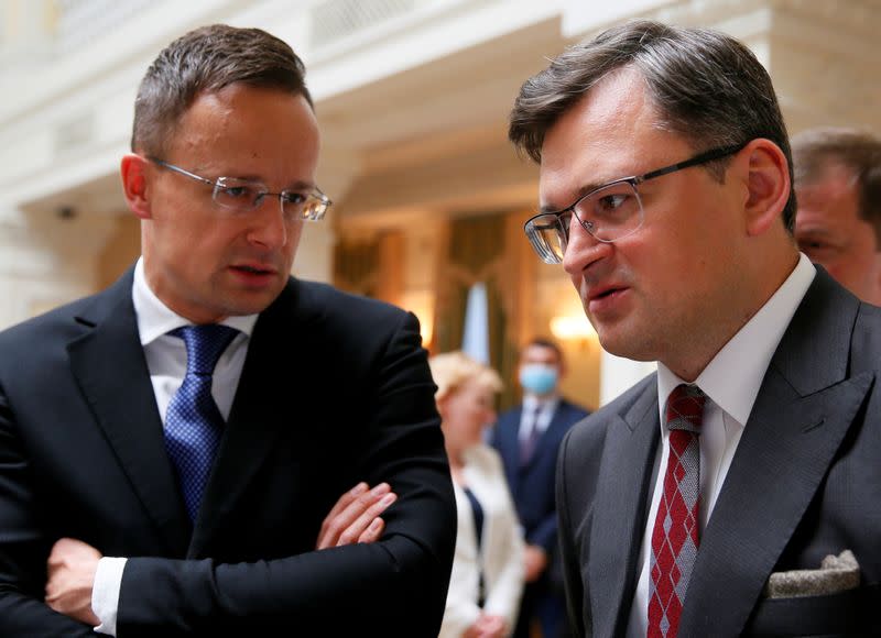 FILE PHOTO: Ukrainian Foreign Minister Kuleba and his Hungarian counterpart Szijjarto attend a news conference in Kyiv