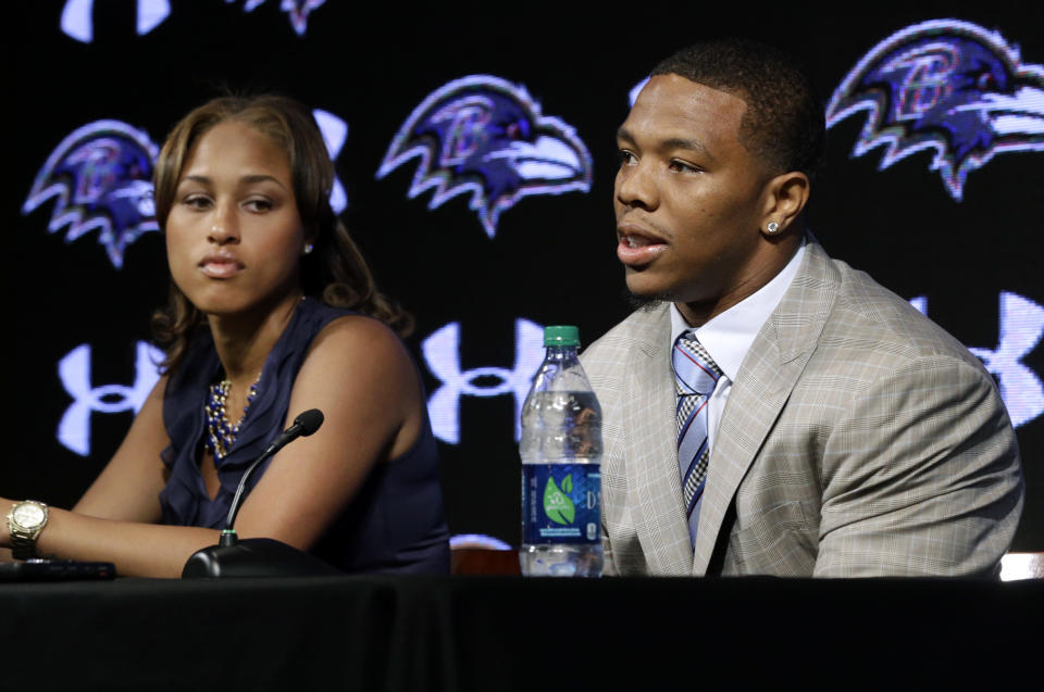 Ray Rice junto a su esposa Janay Palmer