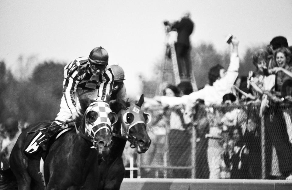 Ron Turcotte aboard Secretariat (1A) edges ahead of Laffit Pincay Jr. aboard Sham (5) near the finish of the 99th Kentucky Derby at Churchill Downs. (The Courier-Journal, USA TODAY NETWORK)