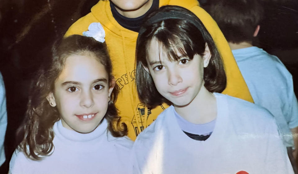 The author and her friend in a childhood photo.<span class="copyright">Courtesy Lindsay Karp</span>