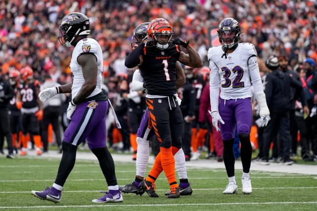 Bengals running back Joe Mixon pulled an actual coin out of his glove to  break out the “coin flip” celebration