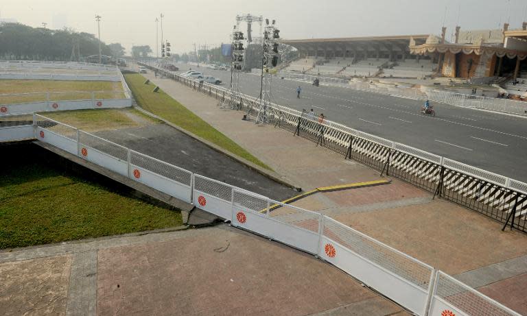 Metal and concrete barriers are set-up to fortify an outdoor park in Manila on January 14, 2015 during security preparations ahead of a visit by Pope Francis