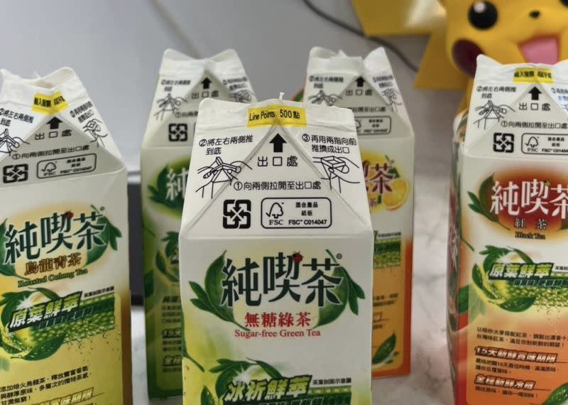 ▲網友喝「純喫茶」中獎「LINE POINT 500點」，等同於500元價值，引起社群話題討論。（圖/7-11全家各超商分享區）