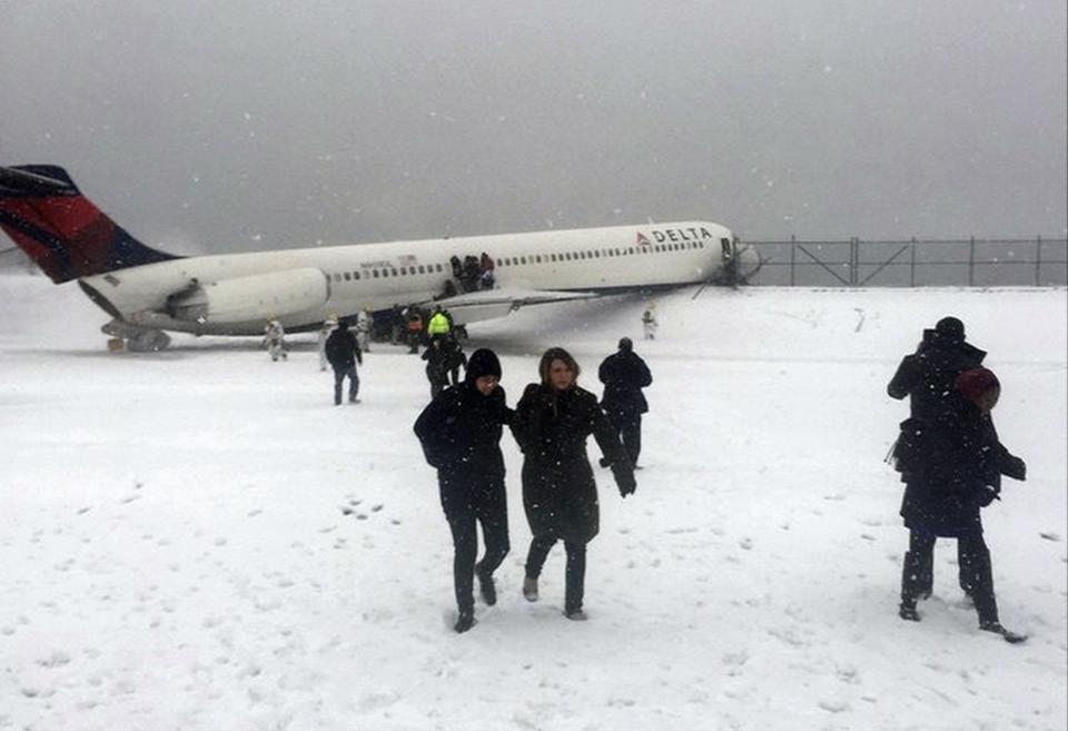 CLICK IMAGE for slideshow: Passengers walk from a Delta jet which skidded off the runway at Laguardia airport in a photo provided by New York Giants NFL tight end Larry Donnell in New York City March 5, 2015. A Delta Air Lines plane slid off the runway at New York's LaGuardia Airport on Thursday during a snowstorm, NY 1 television and other media reported on Thursday. (REUTERS/Larry Donnell)