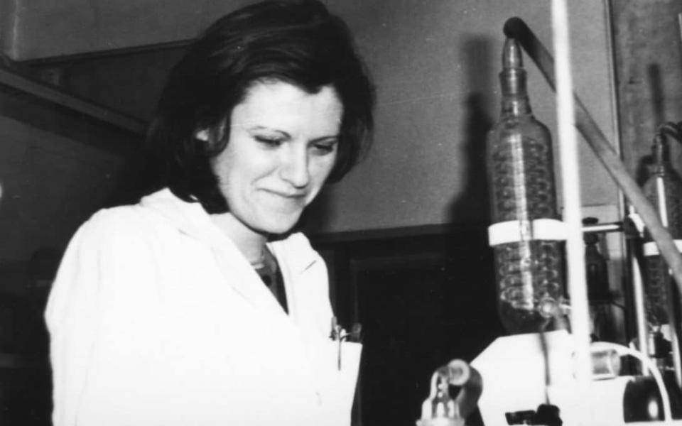 Katalin Karikó, as a PhD student chemically synthesizing RNA in 1980 while working in the RNA laboratory of Biological Research Center of the Hungarian Academy of Sciences, Szeged, Hungary. - Katalin Karikó