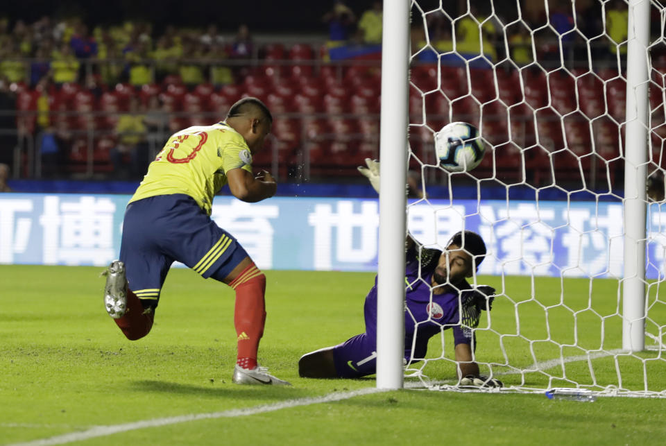 Colombia's Roger Martinez, left, scores his side's opening goal, which was later annulled during a Copa America Group B soccer match at the Morumbi stadium in Sao Paulo, Brazil, Wednesday, June 19, 2019. (AP Photo/Andre Penner)