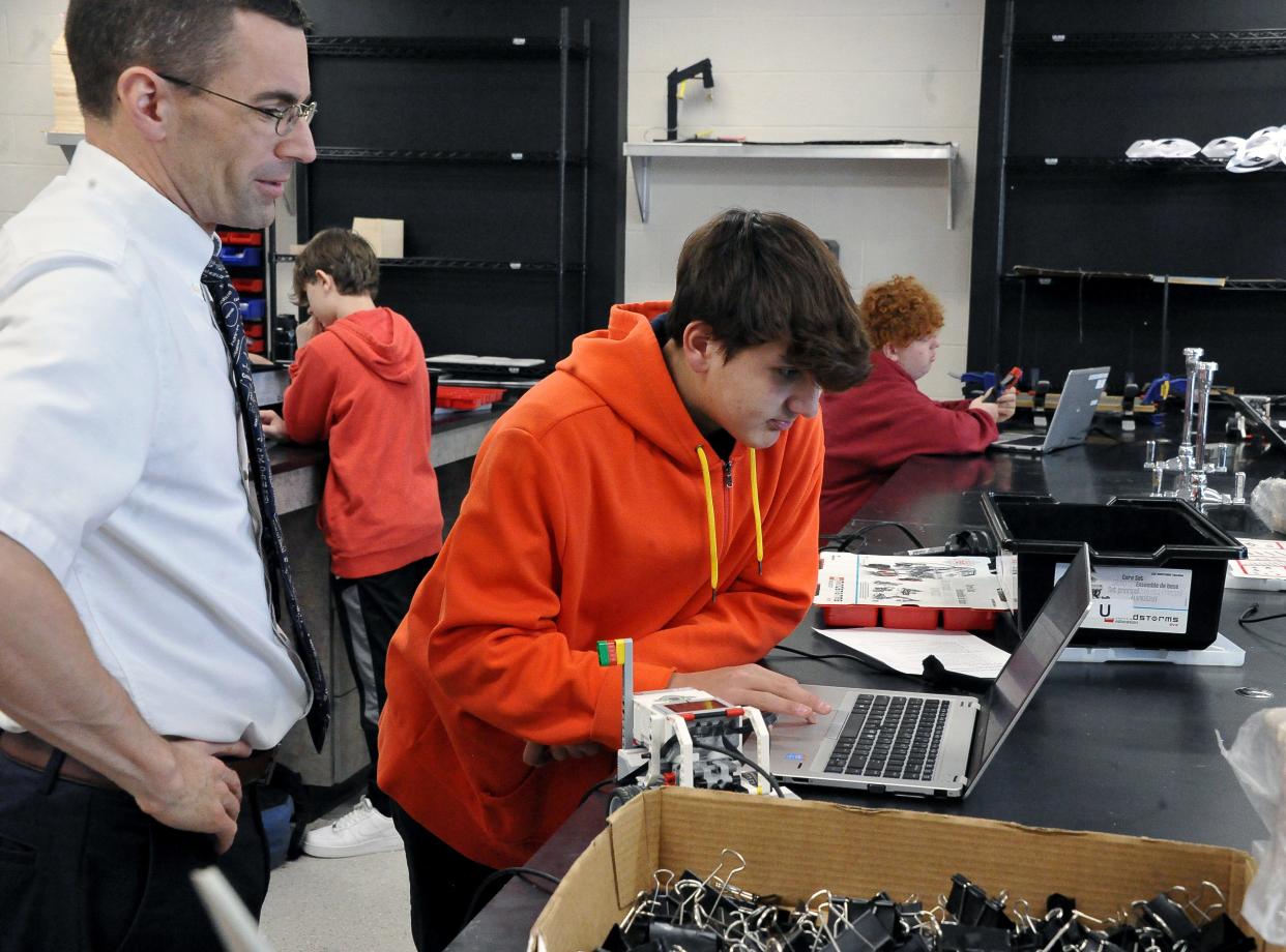 Chippewa teacher Ken Gasser watches as Aitor Fernandez programs his car.