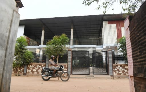 At the largely deserted NTJ mosque in Kattankudy, adherents brushed off any suggestion of continuing ties with Hashim