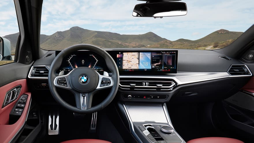El interior con menos botones y más pantallas distingue al nuevo auto de BMW.