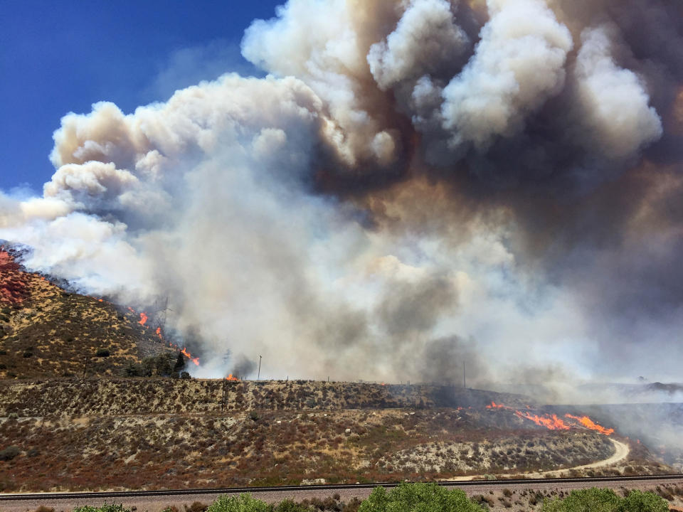 Southern California wildfire forces evacuations