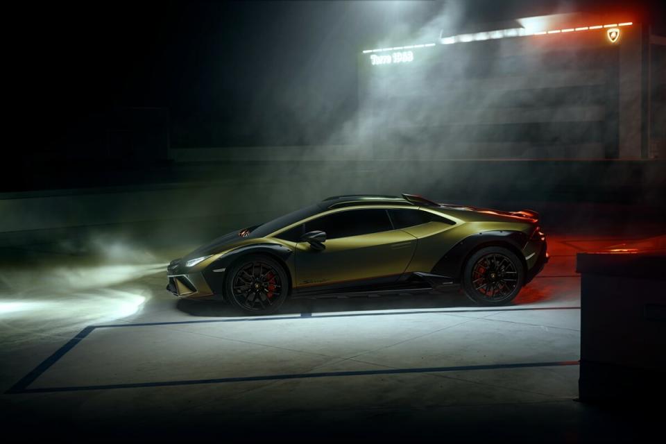 LAMBORGHINI_STERRATO_NIGHT_SMOKE_03.jpg