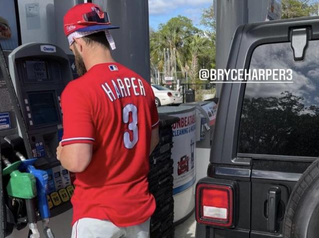 Phillies star Bryce Harper looked like a little leaguer at a gas